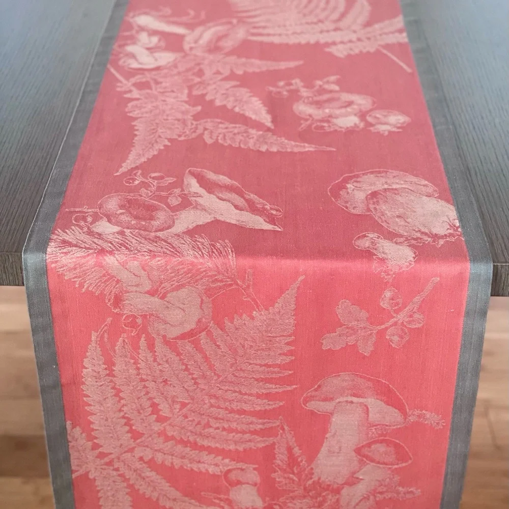 Williams Sonoma Jacquard Red Mushrooms Table Runner Rare and Discounted NEW
